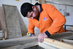 Mersin Büyükşehir, satın almak yerine üretiyor