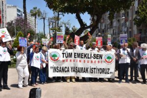 Emeklilerden ikramiye protestosu