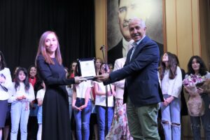 Akdeniz’in kadınlar korosu sanat severlerden tam not aldı