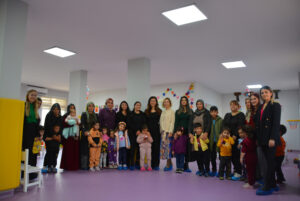 Anne, baba ve çocuklar paylaşım çemberinde buluştu