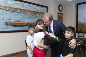 Başkan Seçer, ‘23 Nisan’ Dolayısıyla Çocukları Ağırladı