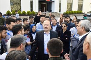 Vali Pehlivan işçilerle bir araya geldi